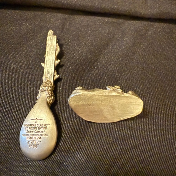 Set of 2 Fort Pewter Christmas spoons with Pewter stands - Picture 5 of 11